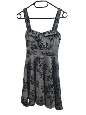 EUC Ixia Floral Damask Sweetheart Dress